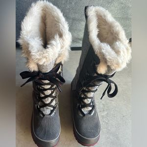Sorel woman’s boots  gray white faux fur waterproof  lace up NWOT size 9